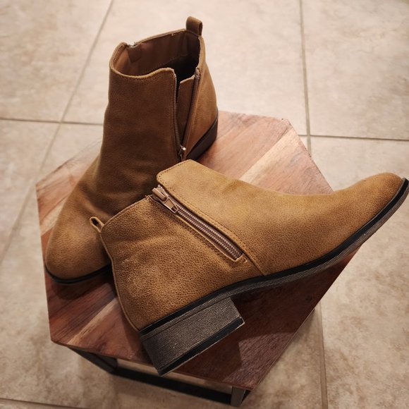 Shoes - Picture 2 of 2